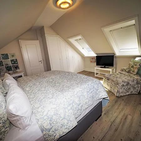 In By Interhome *